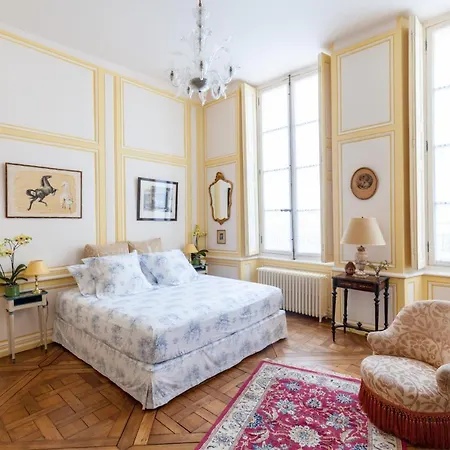 Palace Apartment *
